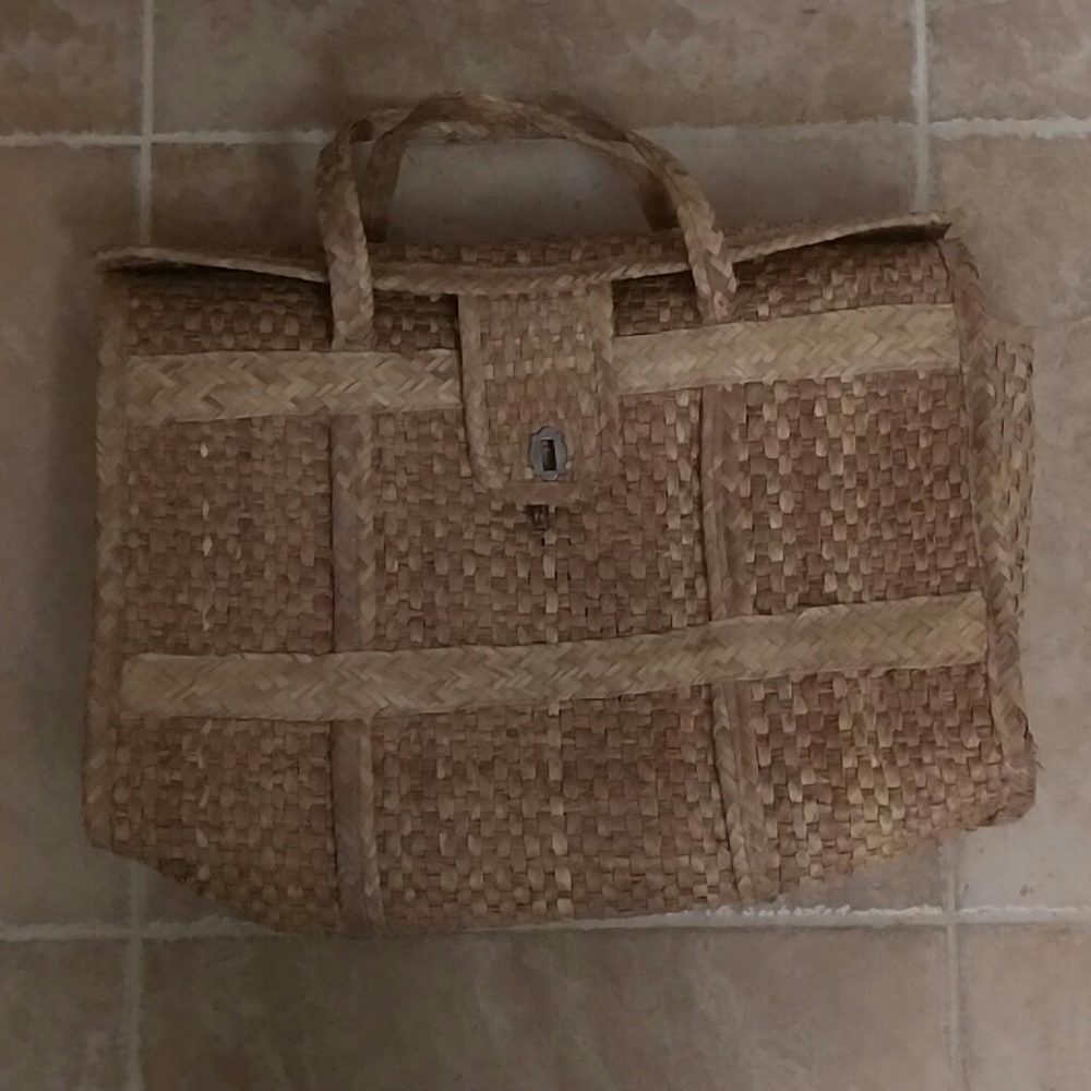 Vintage huge straw Beach bag